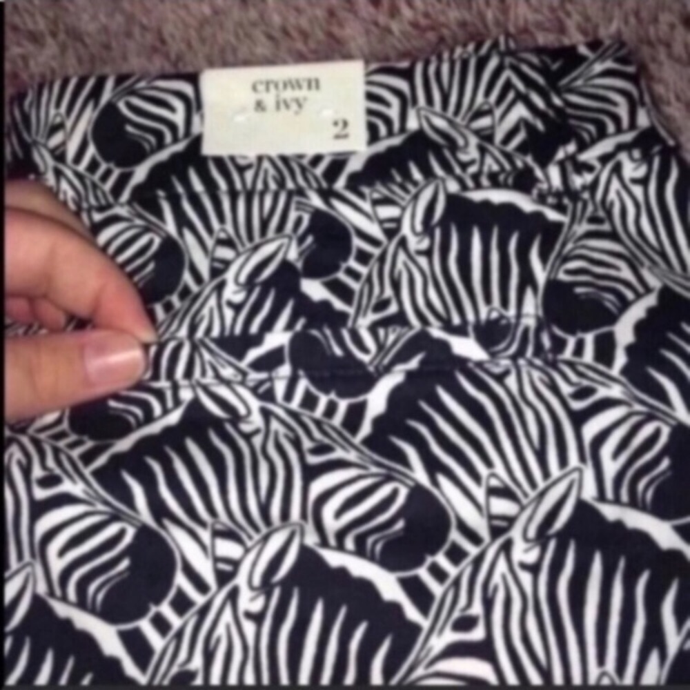 NWT Crown & Ivy Zebra Shorts - Picture 5 of 5